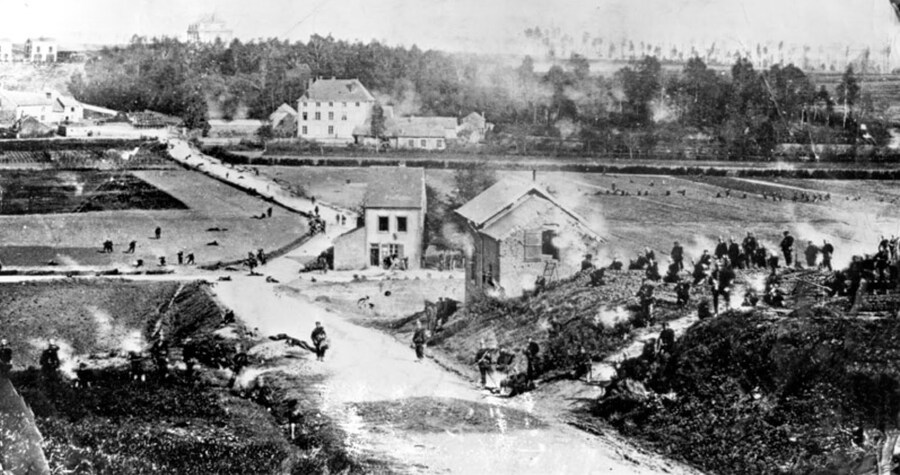 오래전 전쟁 이후에도 살아남은 가정집_3.jpg