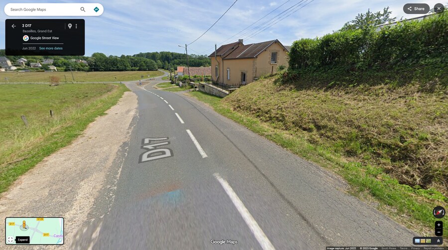 오래전 전쟁 이후에도 살아남은 가정집_4.png