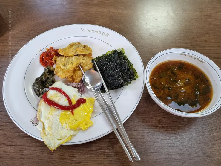 남극의 셰프 눈에 불 키고 보는 사람들 많다.jpg_4.webp