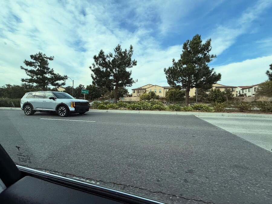 위장막 벗은 텔루라이드 2세대_1.jpg