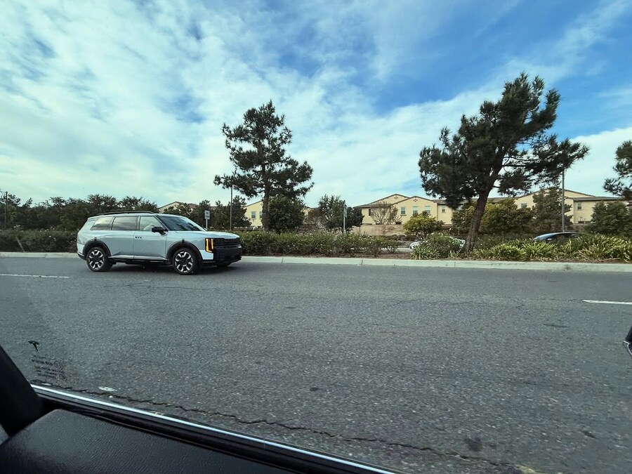 위장막 벗은 텔루라이드 2세대_2.jpg