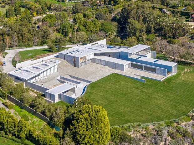 미국 연예인 집 중에 제일 비싸다고 알려진 집_8.jpg