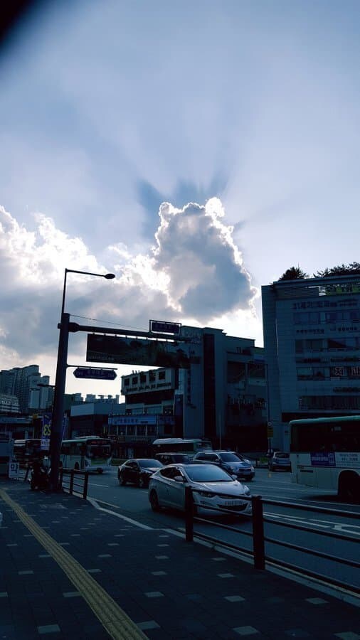하늘에 나타난 햄스터 구름_1.jpg