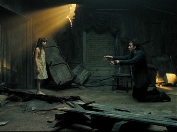 어느 공포영화 속 선 넘는 짓을 저지른 악령_2.jpg