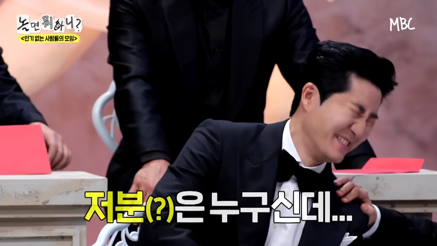 저분은 누구신데 스태프를 몰고다니는거니?_3.png