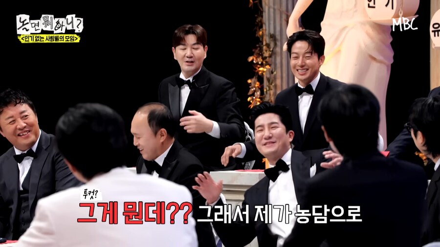 저분은 누구신데 스태프를 몰고다니는거니?_17.png