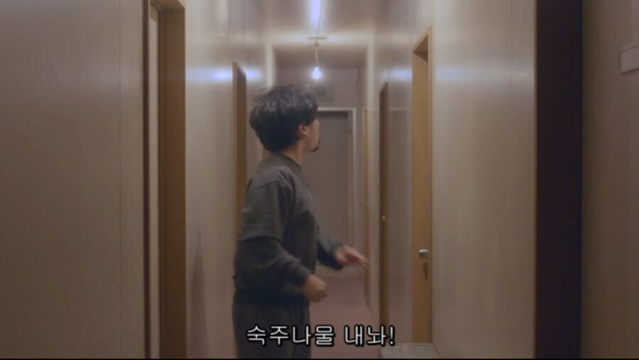 남극의약탈자들 : 누가 화분에다가 채소를 심어놨네_22.jpg