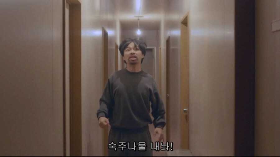 남극의약탈자들 : 누가 화분에다가 채소를 심어놨네_23.jpg