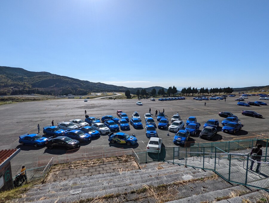 주차장에서 괴롭힘 당하는 차량_1.jpg