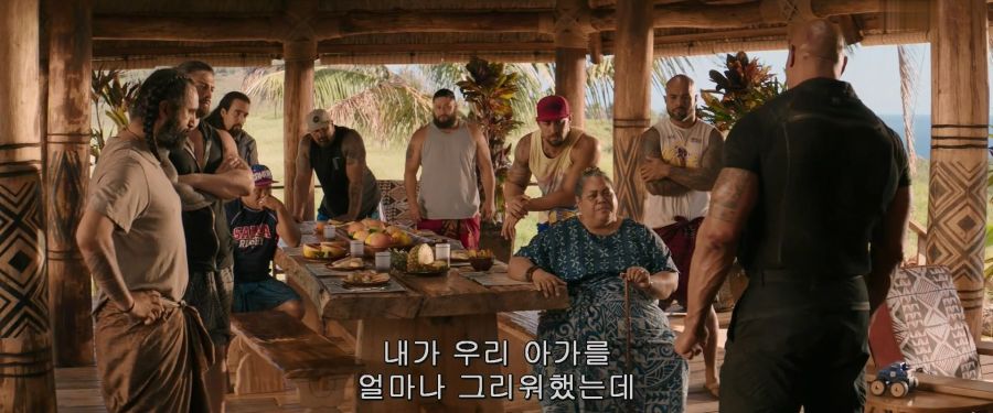 영화속 아들을 반갑게 맞이해주는 엄마_1.jpg