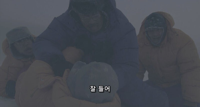 남극기지에서 탈출하는 남극대원_13.jpg