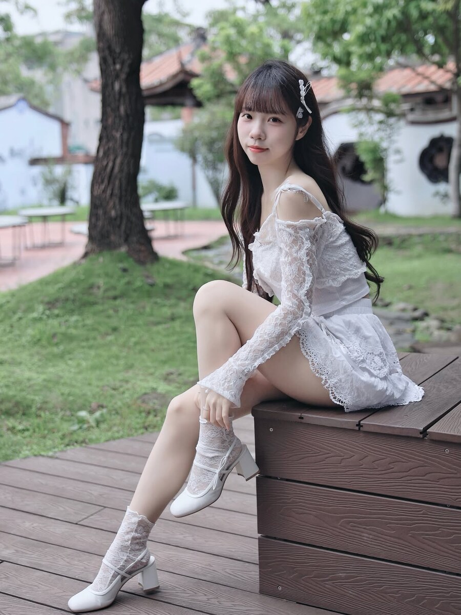 허벅지 강조 자세 jpg_1.jpg