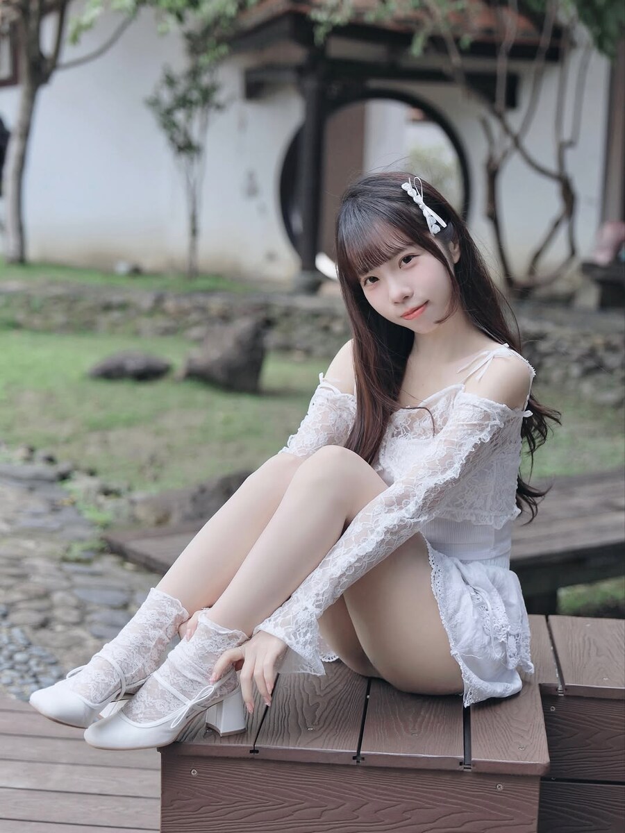 허벅지 강조 자세 jpg_2.jpg