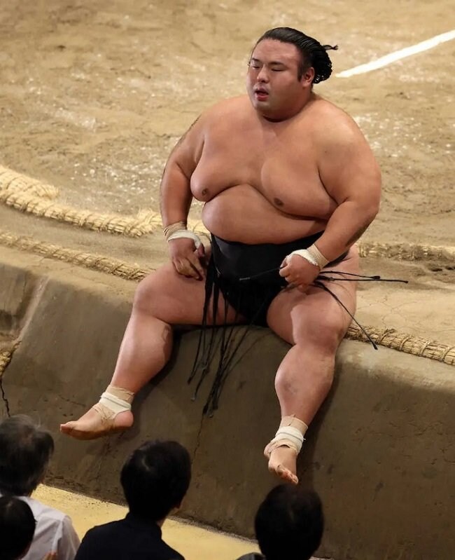 스모선수 은퇴전후_1.jpg