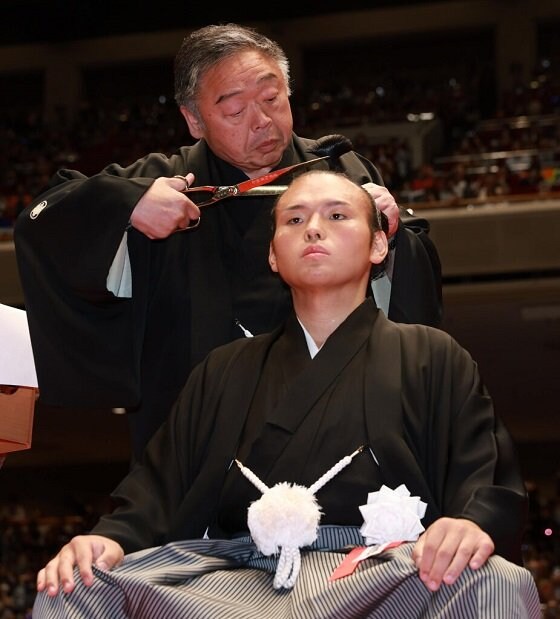 스모선수 은퇴전후_6.jpg