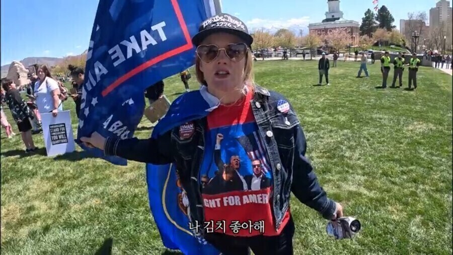 한국인 유튜버 만난 MAGA 아줌마 반응.jpg_3.jpg