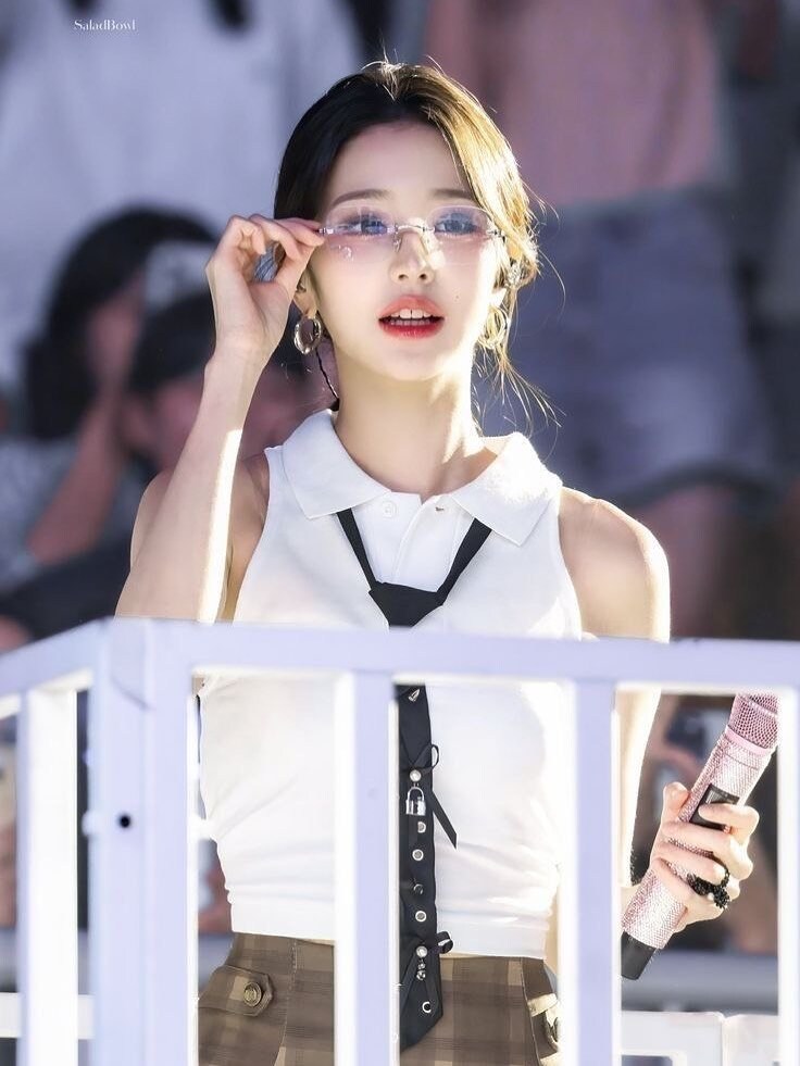 장원영 안경 jpg_2.jpg