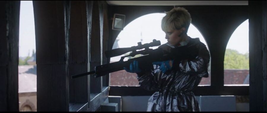 암살 타겟은 멍청한 미국 여자 둘이다. 쉽게 찾을 수 있겠지_3.jpg