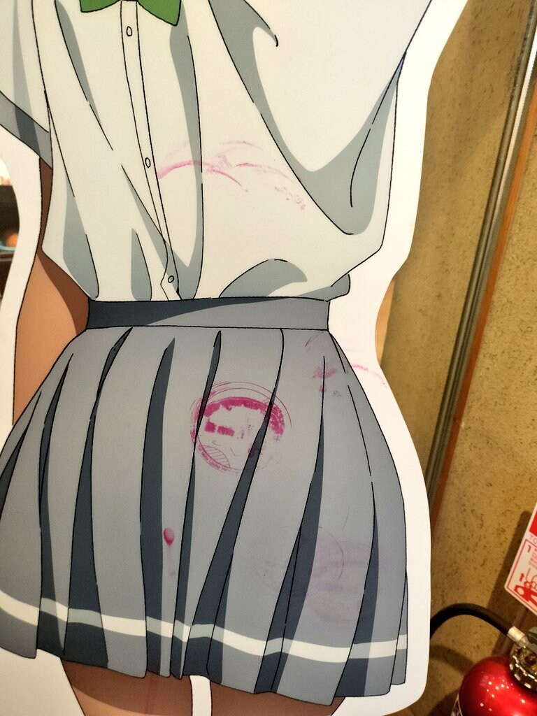 일본에서 자주 일어나는 캐릭터 간판 테러_3.jpg