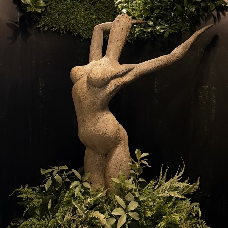 여자 몸 처럼 생긴 나무를 보고 죽는게 말이 되냐!!_4.jpg