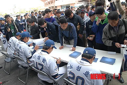 평범한 팬 사인회_1.webp