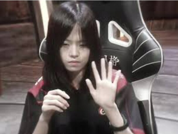 화제의 중국 여성 프로게이머.jpg_3.png