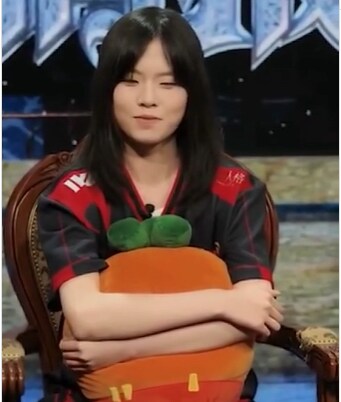 화제의 중국 여성 프로게이머.jpg_6.png