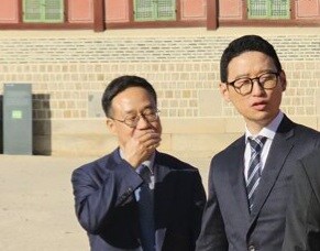 Ai야 신창섭이 랩배틀하는 짤을 만들어줘_2.jpg