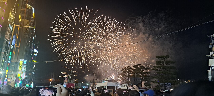 광안리 불꽃놀이 보는 중_1.jpg