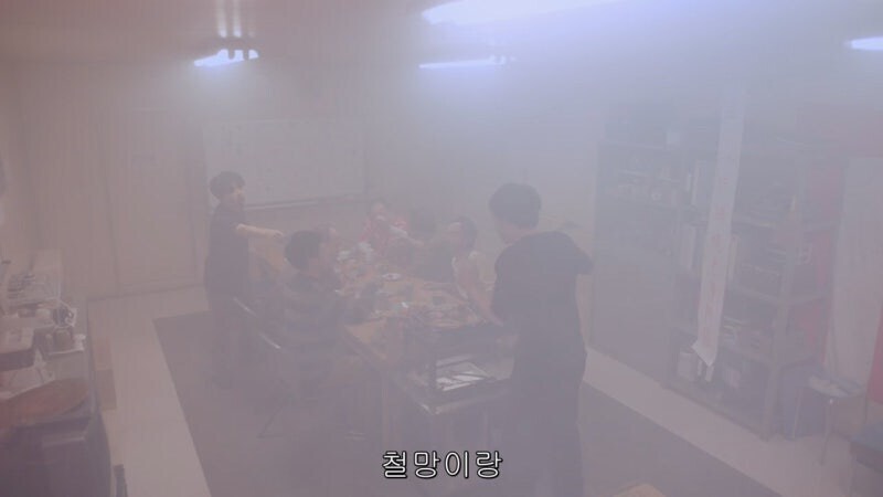 남극의약탈자들 : 저희가 기지 내에서 바베큐 파티를 해드릴게유_13.jpg