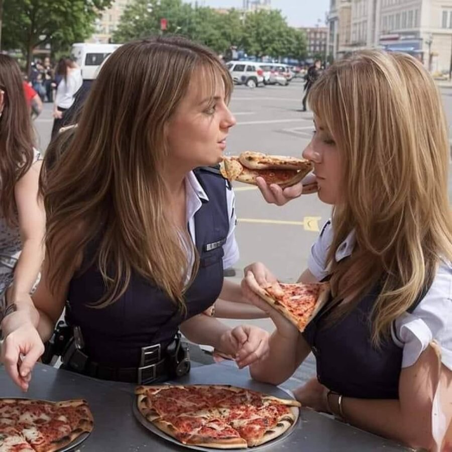 이해하면 무서워지는 피자 먹는 짤_1.jpg