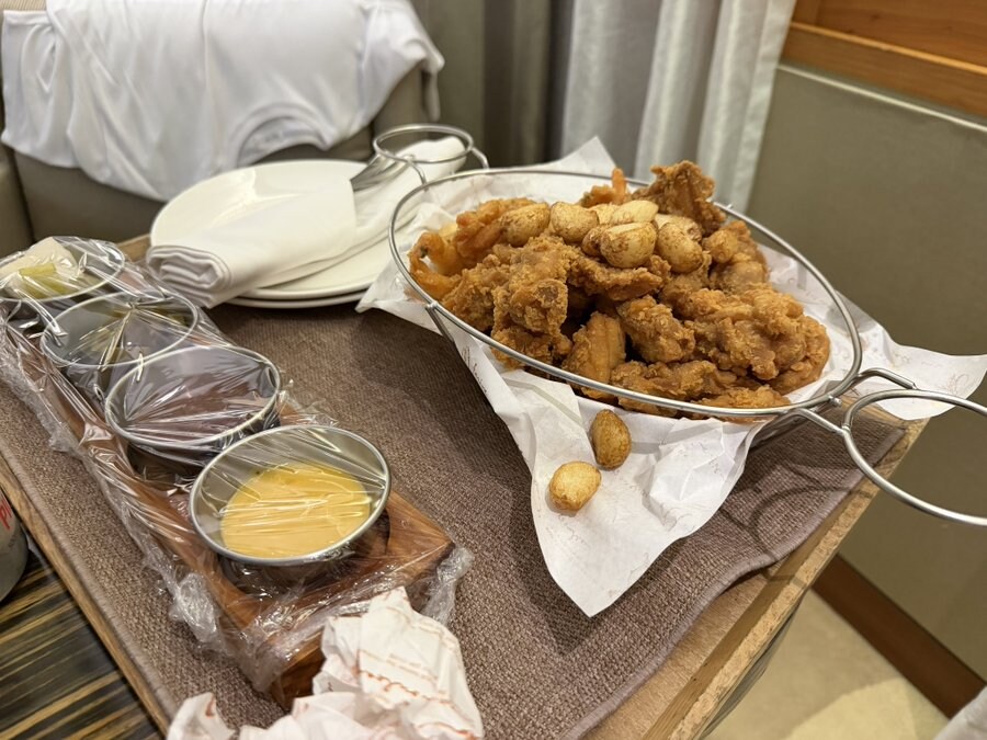 반응 갈린다는 호텔 룸서비스 치킨_1.jpg