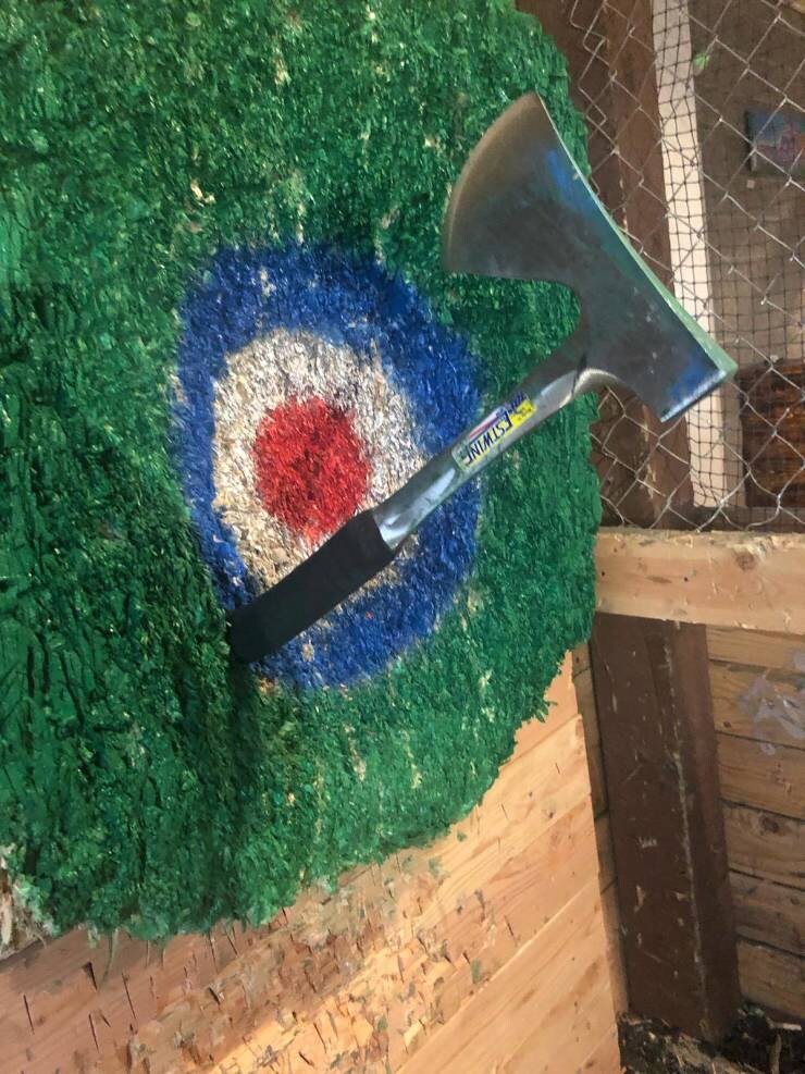 도끼 투척 일단은 성공_1.jpg