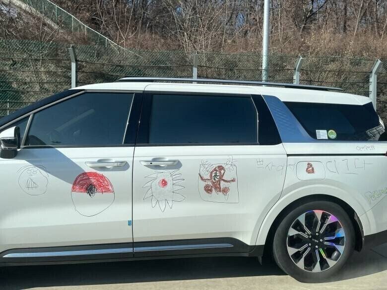 아기가 타고 있어요 스티커 안붙여도 그런줄아쇼_1.png