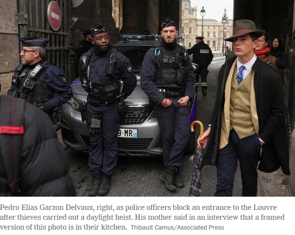 루브르 도난사건으로 스타가 되버림_1.png