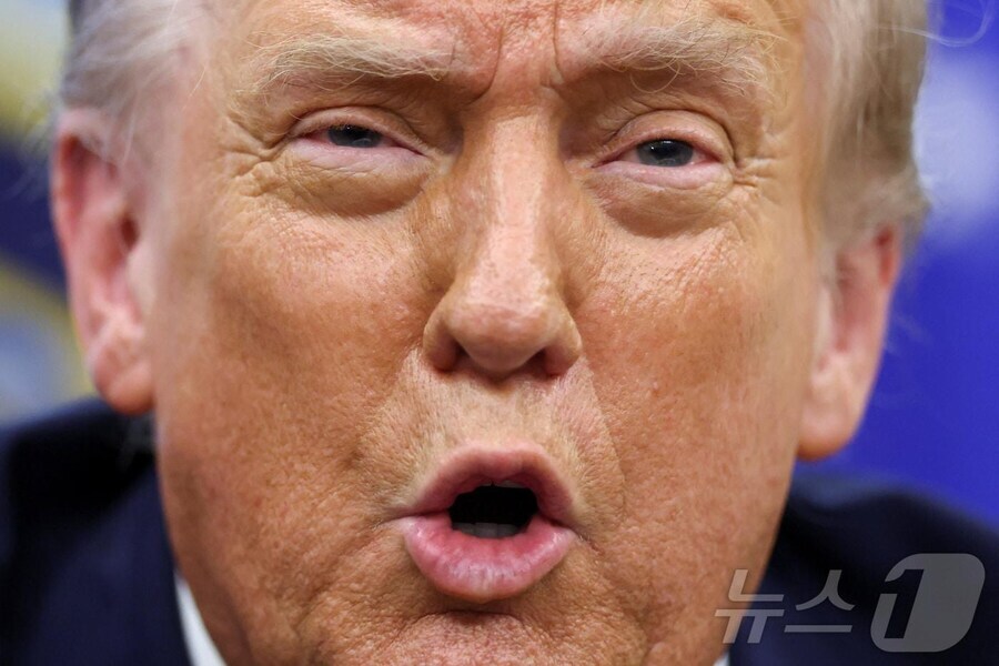 아니 안그래도 트럼프하면 저 입술이 제일 눈에 들어 왔는데_1.jpg