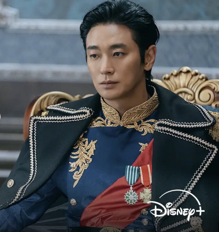 프랑스 문화 훈장을 수여받은 나치 당원 주인공인 K-드라마의 뒷이야기_1.jpg