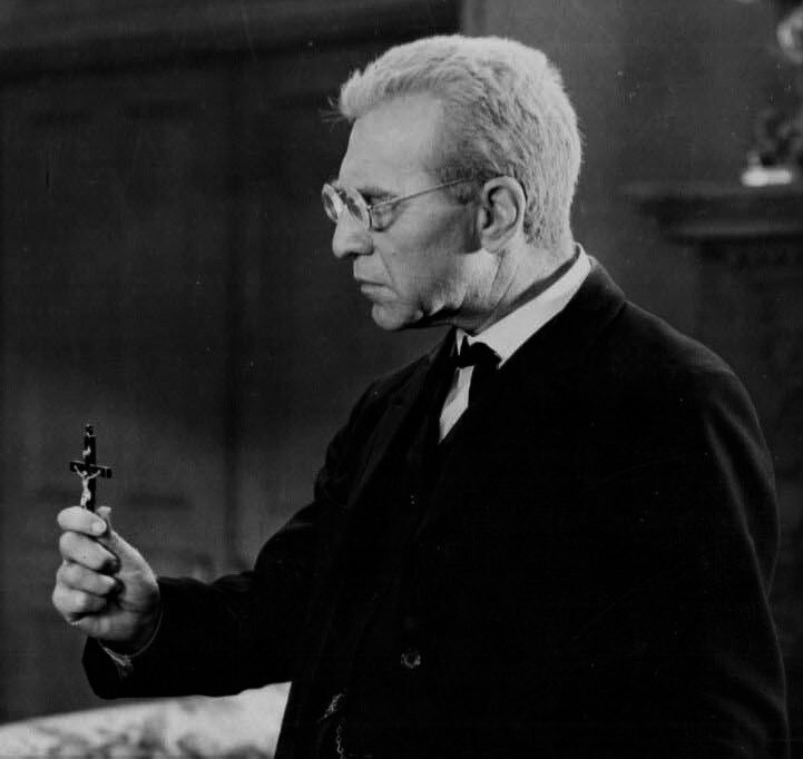 드라큘라 원작의 반 헬싱 특징_1.png