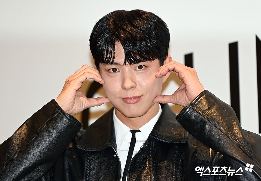 박보검도 겨우 소화해낸 패션.jpg_1.jpg