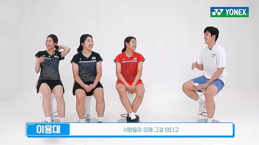 화보 찍은 안세영을 부러워하는 이용대 선수_12.jpg