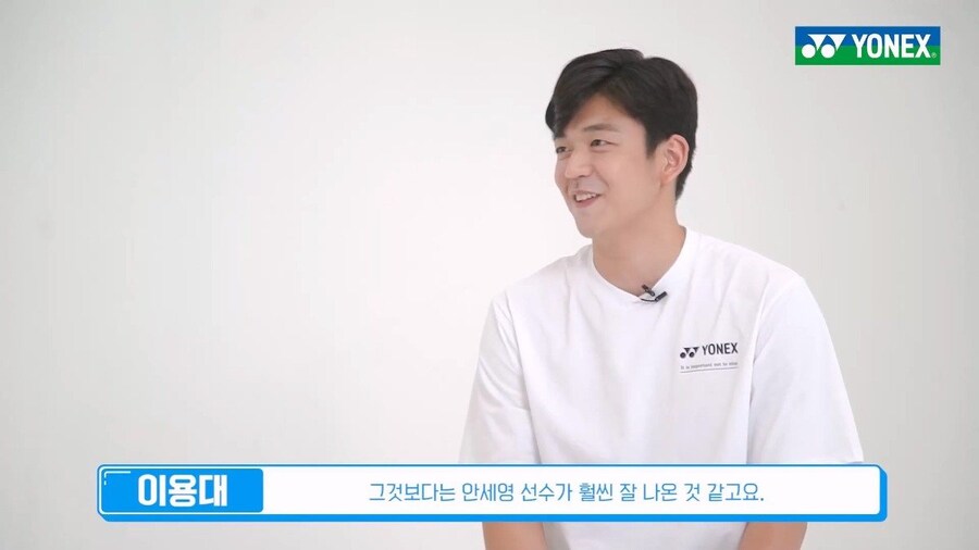 화보 찍은 안세영을 부러워하는 이용대 선수_13.jpg