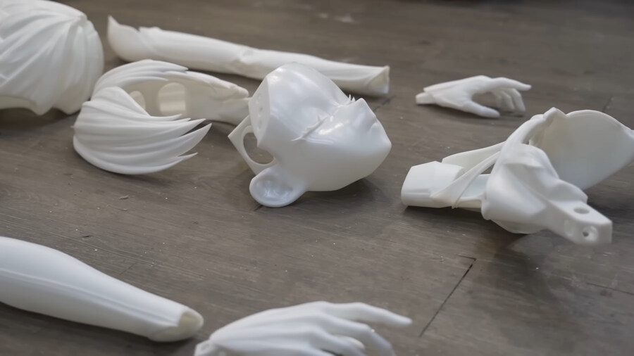 유튜버가 제작한 세계 최초, 1대1 사이즈 하츠네 미쿠 PC 케이스_2.jpg