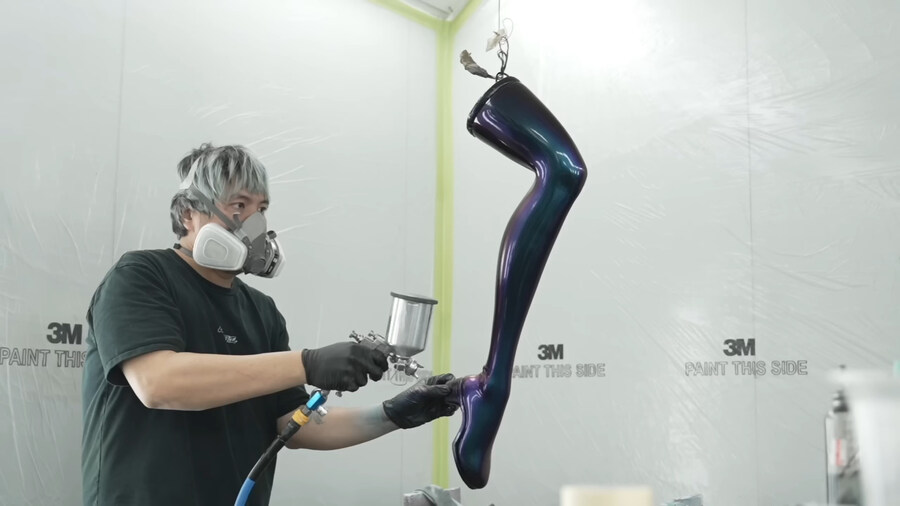 유튜버가 제작한 세계 최초, 1대1 사이즈 하츠네 미쿠 PC 케이스_8.jpg