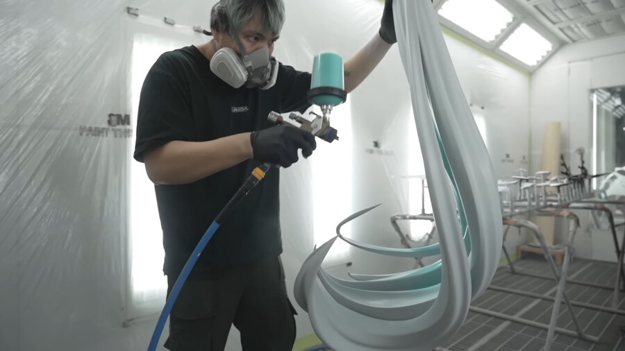 유튜버가 제작한 세계 최초, 1대1 사이즈 하츠네 미쿠 PC 케이스_7.jpg