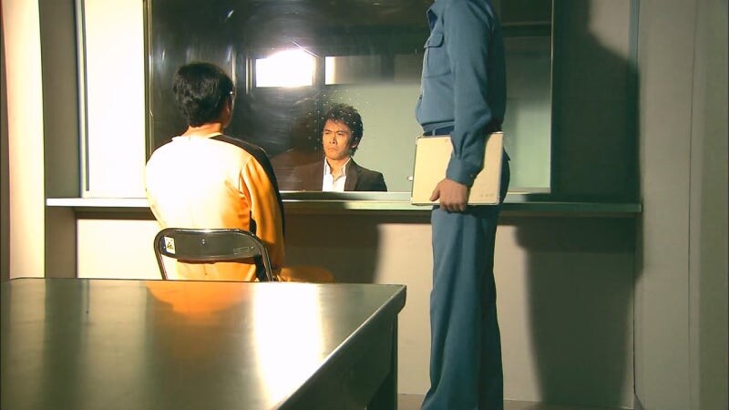 자기를 잡아넣은 형사랑 기싸움하는 범죄자_2.jpg