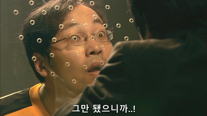 자기를 잡아넣은 형사랑 기싸움하는 범죄자_17.jpg