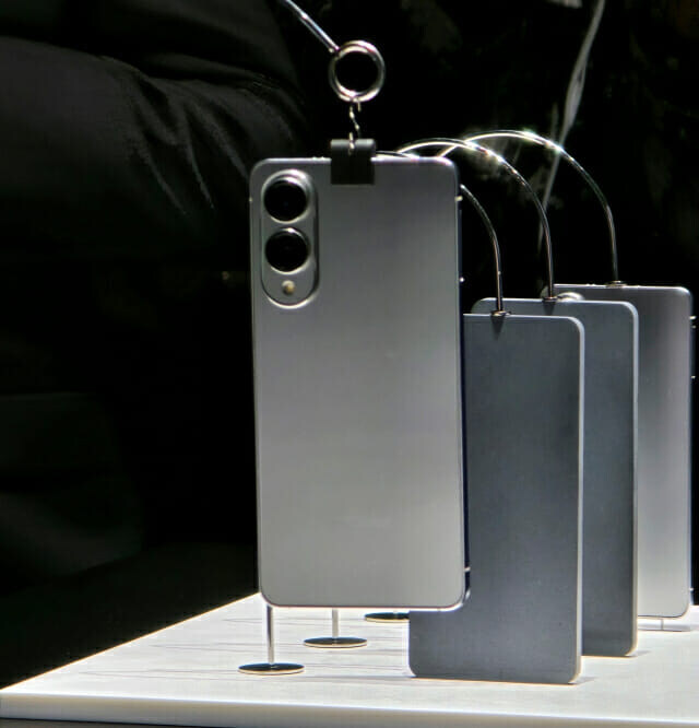 빠른 시기에 유행이 끝날것같은 스마트폰 디자인_2.jpg