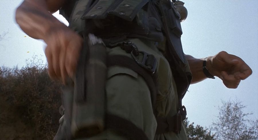 완벽한 무장을 하는 코만도_11.jpg