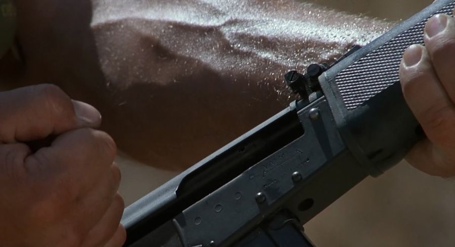 완벽한 무장을 하는 코만도_16.jpg