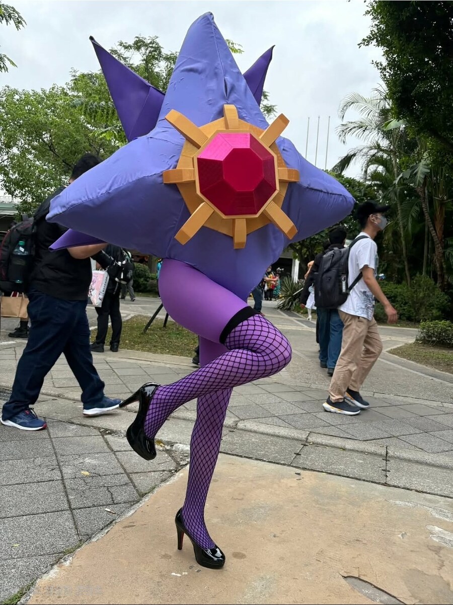 메가아쿠스타 코스프레_1.jpg